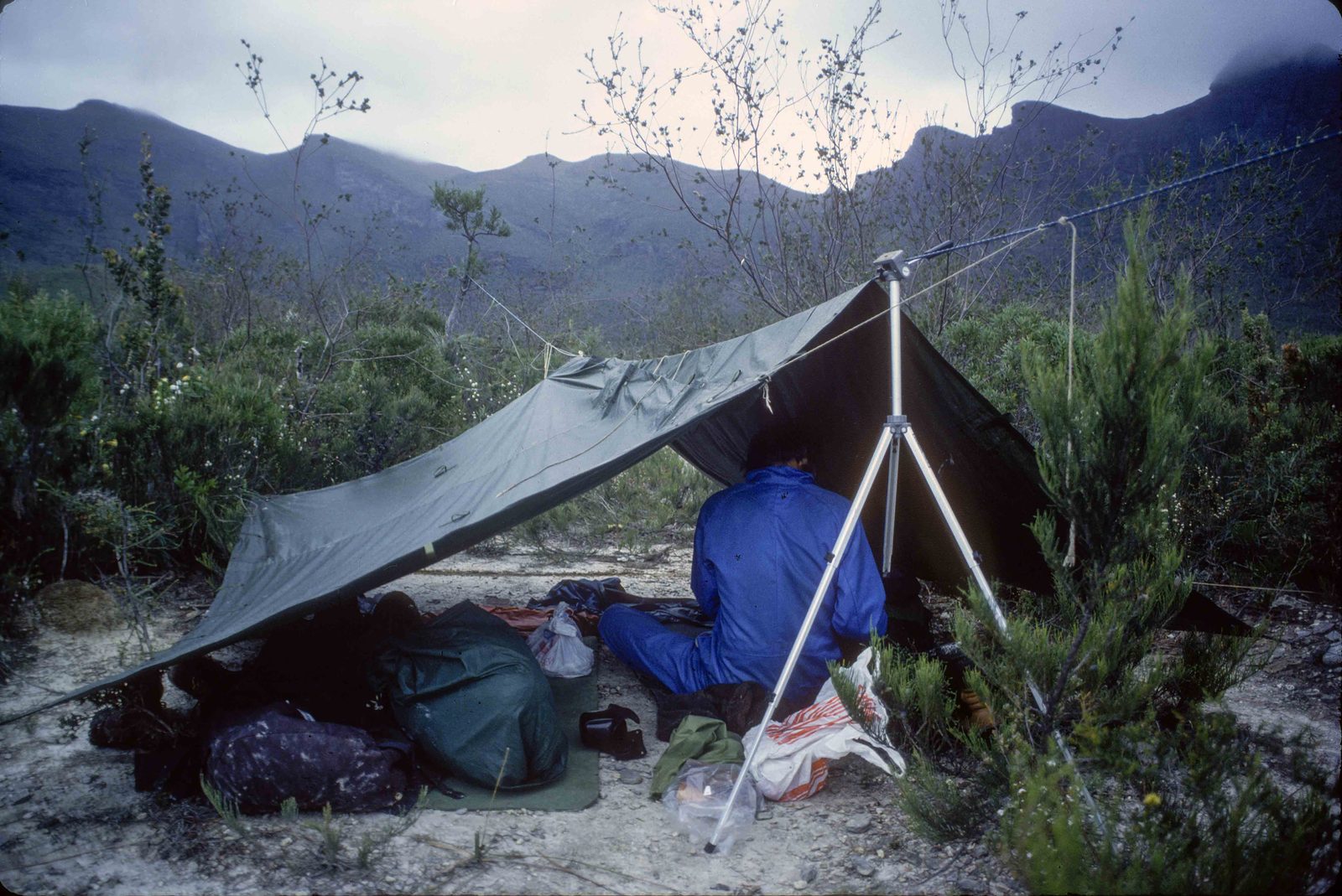 A lunch stop under the fly on the southern plain, south of the Arrows, between G and H.